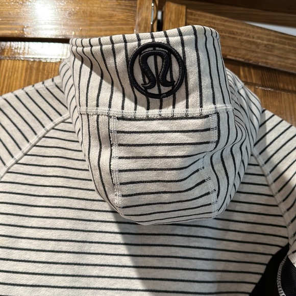 Lululemon Scuba Hoodie Black & White Zip Up Hoodie Women’s Size 10 - Picture 3 of 5